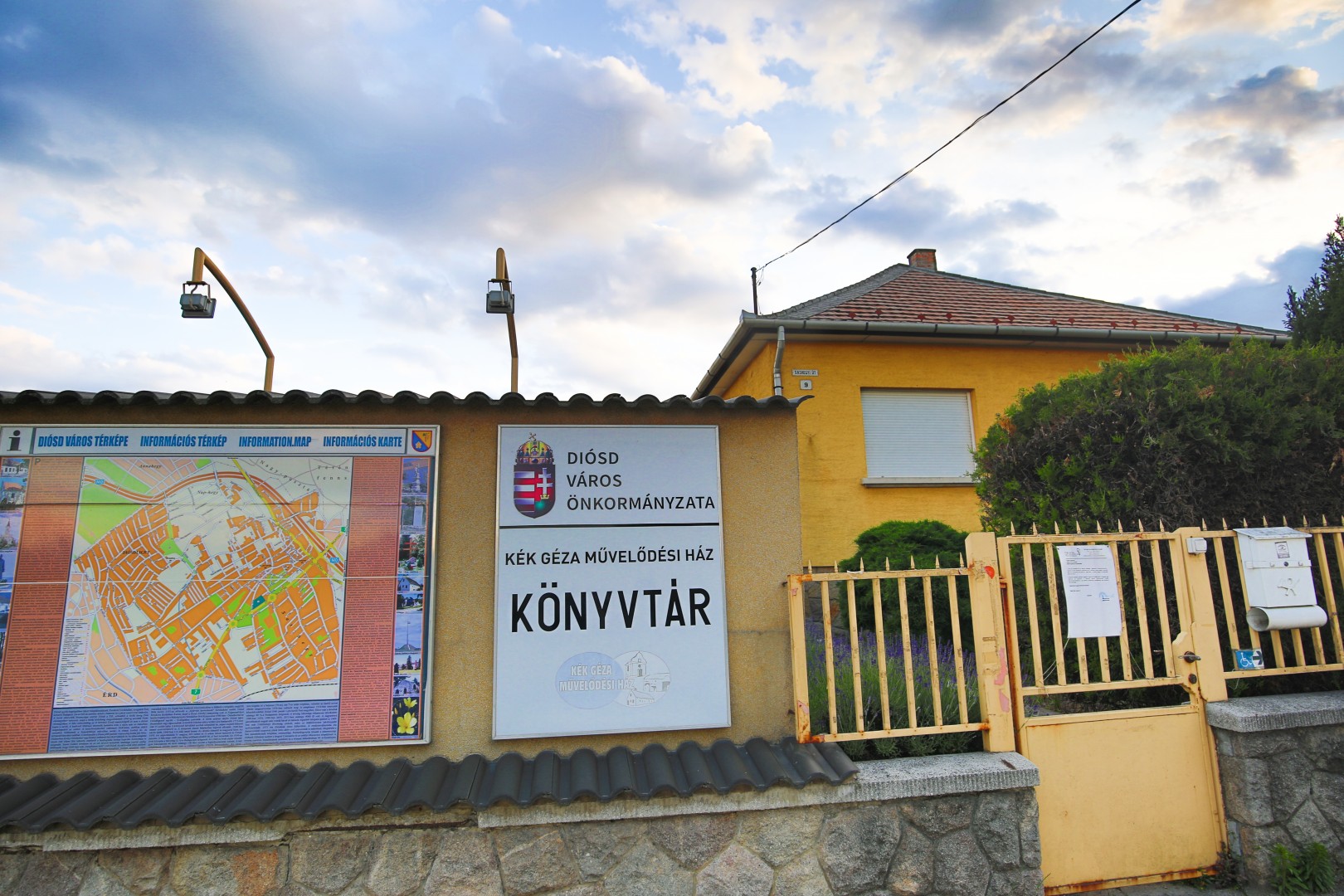 Kék Géza Művelődési Ház és Könyvtár